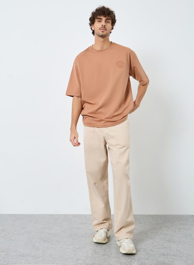 ستايلي تيشيرت بطبعة جرافيك وقصة واسعة للرجال - Image 2